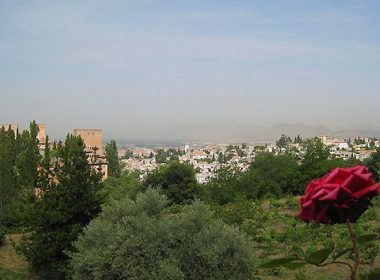 Granada es una de las ciudades más románticas de España y el Parador de Granada uno de los hoteles con los que seguro que sorprendes a tu pareja