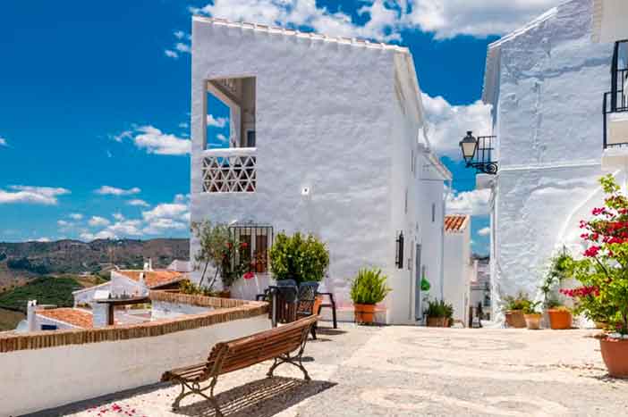 Frigiliana es uno de los Pueblos Blancos de Andalucía más virales según Holidu