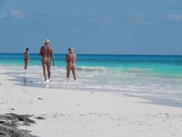 Playas nudistas en España