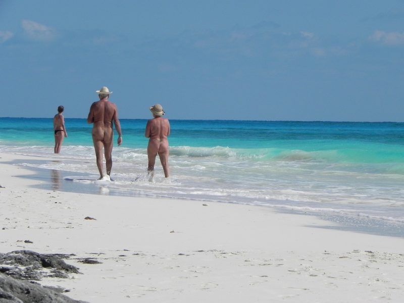 Playas nudistas en España