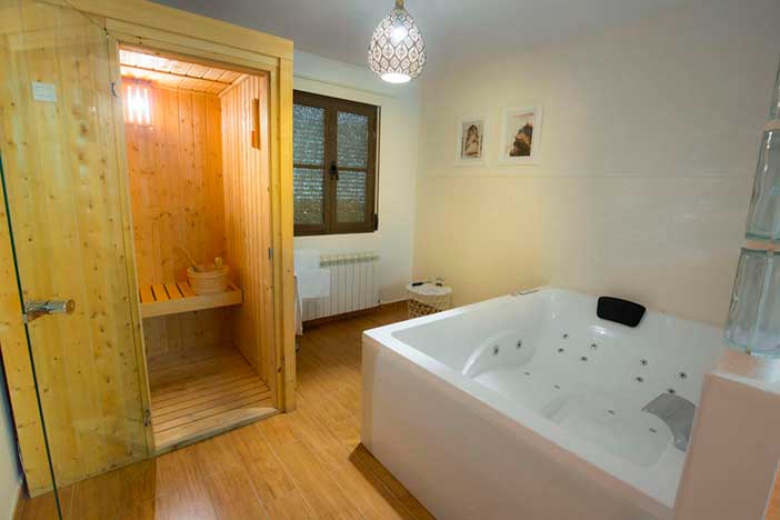 Habitación del Chinchón Spa, con sauna