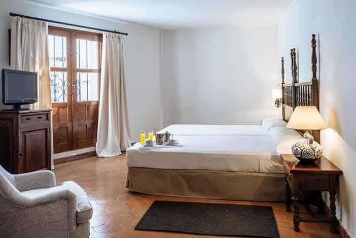 En Mérida puedes dormir en uno de los Paradores de Extremadura más recientemente renovados