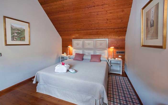 Habitación del Parador de Artíes