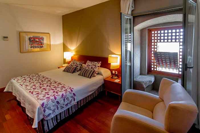 Si buscas hoteles románticos en Extremadura, la Hospedería Puente de  Alconétar te va a encantar