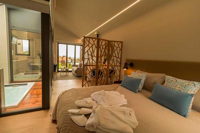 En Alto da Pousa puedes reservas cabañas con jacuzzi románticas