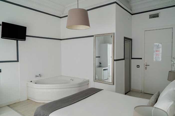 Gran Vía 63 Rooms es un buen hotel con jacuzzi privado en Madrid barato
