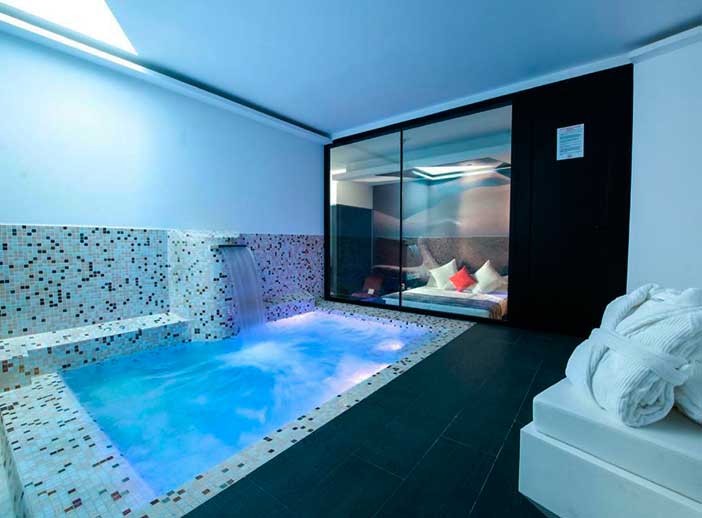 El hotel Loob es uno de los mejores hoteles en Madrid con piscina privada en la habitación