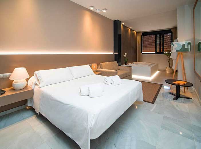 El hotel Barrameda es un buen hotel con jacuzzi en la habitación en Cádiz