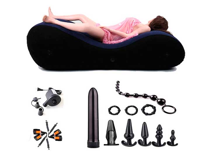 Este sofá sexual hinchable incluye varios juguetes eróticos para parejas