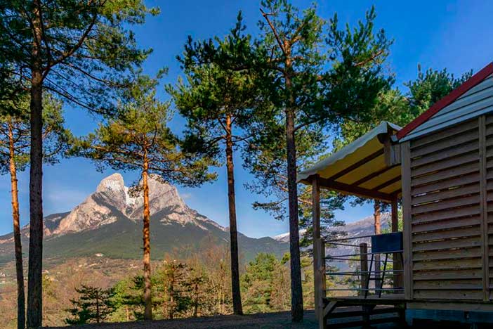 El Camping Pedraforca ofrece cómodos bungalows cerca de Barcelona