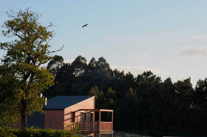 En Cabanas da Barcela encontrarás bonitas cabañas en Lugo de dos pisos