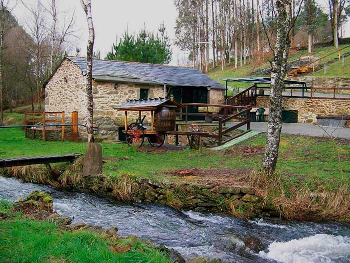 El Molino de Louzao te encantará si buscas cabañas en Lugo originales