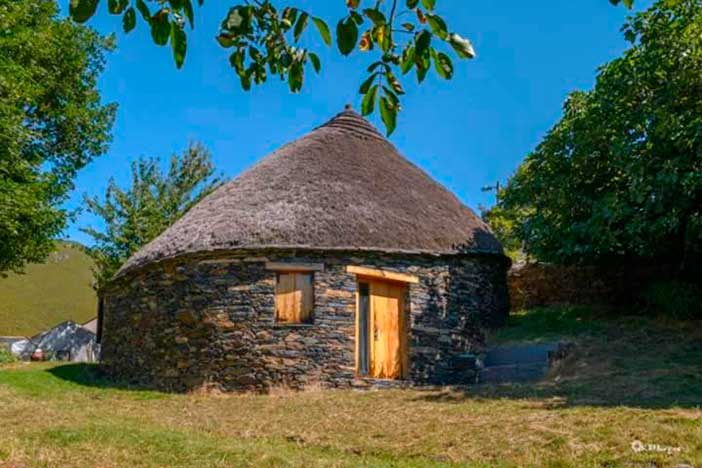 La Palloza Baltasar es una de las cabañas en Lugo más originales e históricas