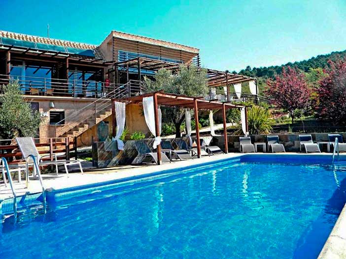 El refugio de cristal es uno de los mejores hoteles para escapadas románticas en Castilla- La Mancha por su ubicación y diseño