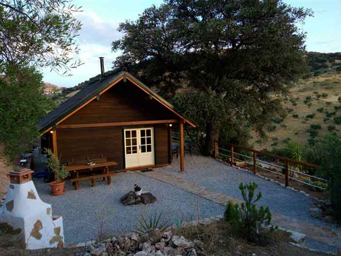 La Encina es una cabaña de madera en la Sierra de Cádiz muy tranquila y romántica