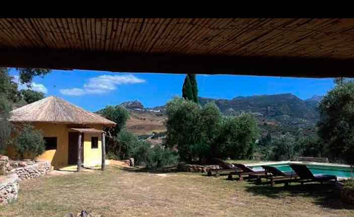 Casa Río y Luz es una de las cabañas en la Sierra de Cádiz más originales