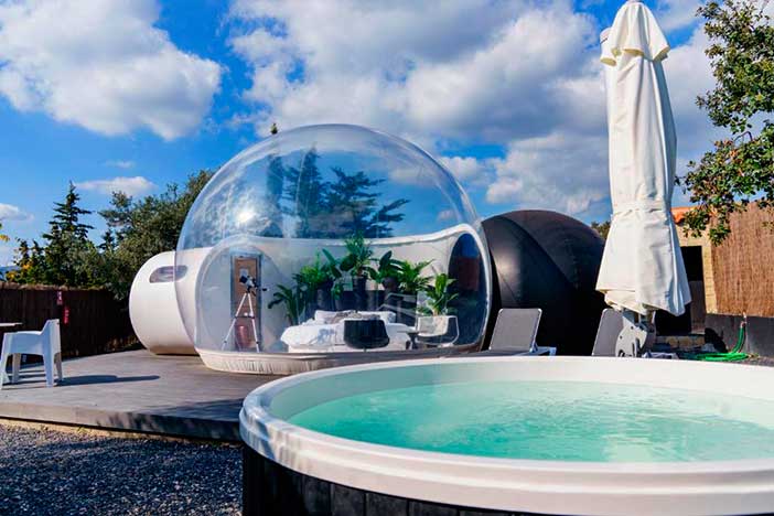 El Zielo de Levante es un hotel burbuja en Valencia con jacuzzi y piscina