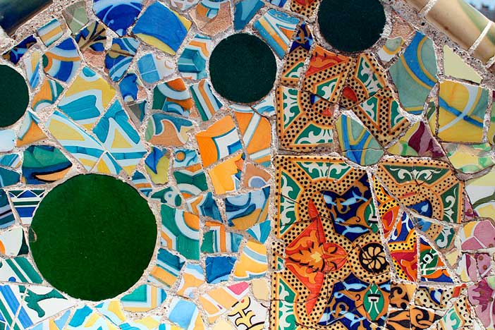 Descubrir el patrimonio de Gaudí da pie a varios planes en pareja en Barcelona muy divertidos