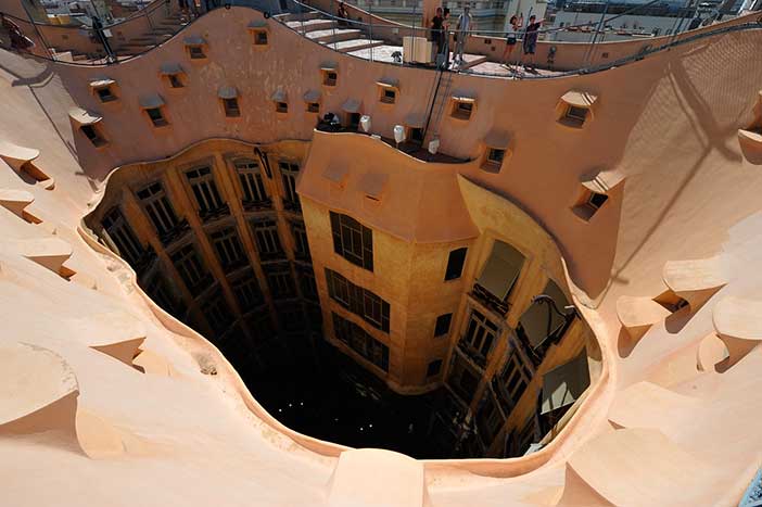 La Pedrera Night Experience es una experiencia para parejas muy original en Catalunya