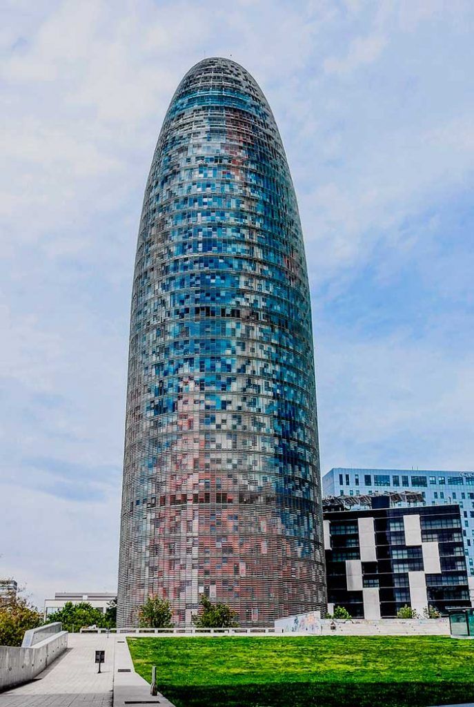 El mirador de la Torre Glóries es uno de los mejores sitios donde sorprender a tu pareja con una experiencia única