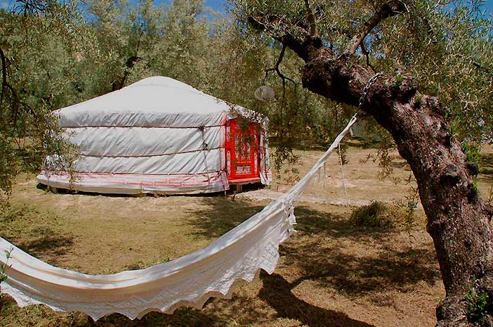 La yurta Valle de oro es una opción ideal para pasar una noche romántica en Málaga muy original