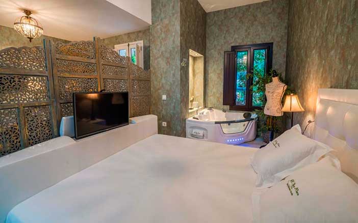 El Rey moro es uno de los mejores hoteles con jacuzzi de Sevilla
