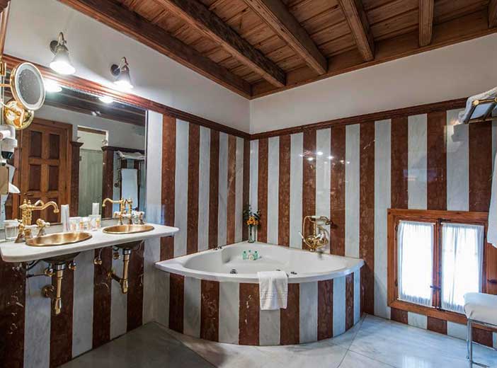 Las casas de la judería es uno de los mejores hoteles con jacuzzi privado en Córdoba