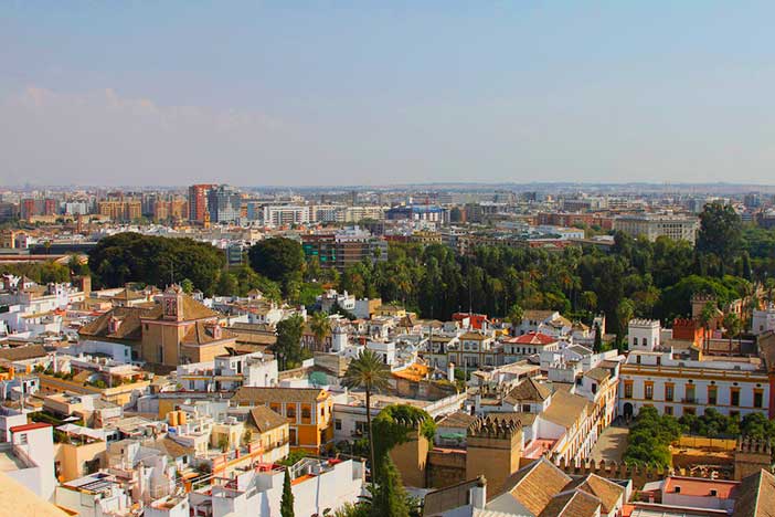 Subir a la Torre de Sevilla es una de las mejores experiencias que puedes vivir con tu pareja en Sevilla