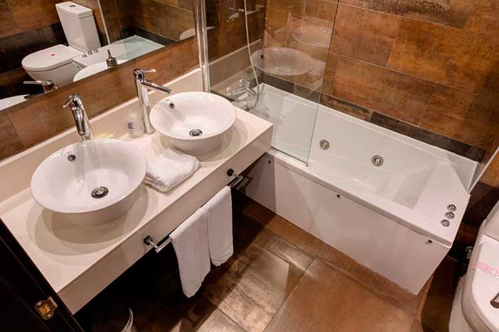 En Los Periquitos puedes reservar buenas habitaciones con jacuzzi privado en Murcia