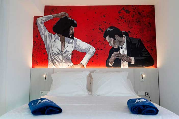 Un hotel temático como Dormirdcine es una buena idea para regalar a un hombre que lo tiene todo