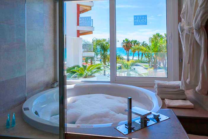 El hotel Elios Costa Tropical es uno de los hoteles con jacuzzi de Granada más completos