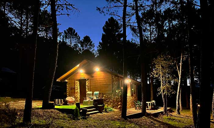 Campanilla es una de las mejores cabañas en los árboles de Castilla-La Mancha para escapadas en pareja