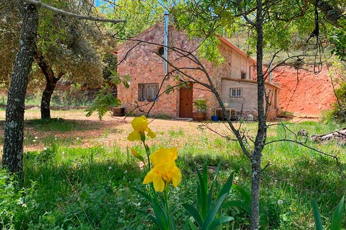 El refugio de Cerillón es una de las mejores cabañas de Castilla- La Mancha para escapadas románticas en pareja