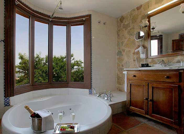 Alahuar es uno de los mejores hoteles rurales con jacuzzi en la habitación de Alicante