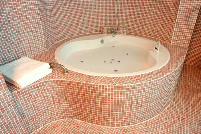 La Casa del Cubón es un hotel con jacuzzi privado en Segovia en una antigua casa de labranza