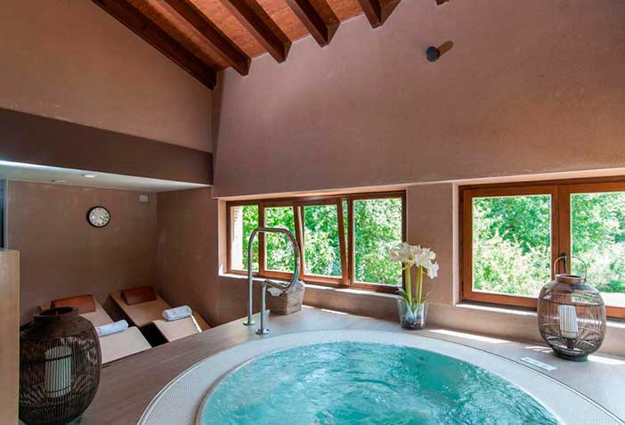 Molino de Alcuneza es uno de los mejores hoteles con spa cerca de Madrid para parejas enamoradas