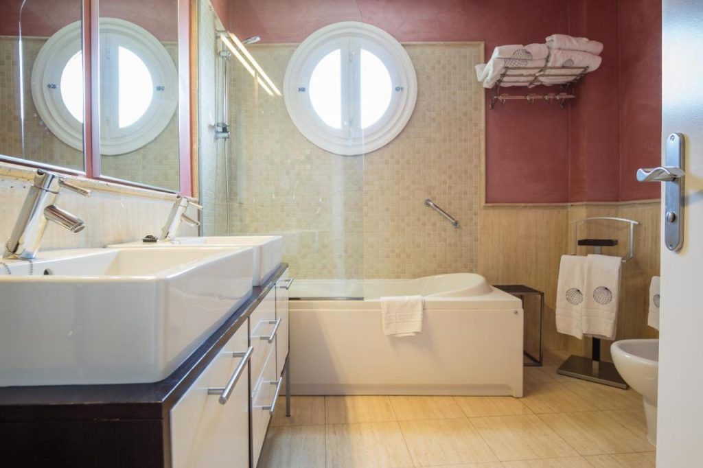 Palacio Garvey es una buena opción si buscas hoteles con jacuzzi en Cádiz