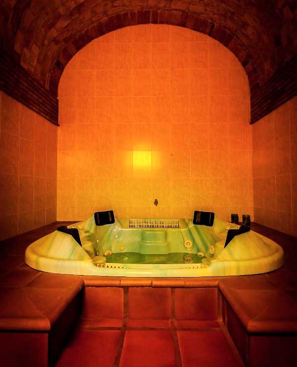 El Balneario San Nicolás es uno de los balnearios de Almería más populares