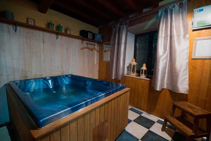 La Plazuela es una casa rural con jacuzzi para escapadas rurales románticas cerca de Madrid