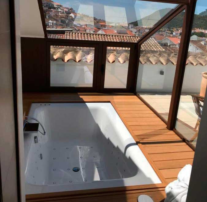 Galería Essentia es un buen hotel con habitaciones con jacuzzi privado en Huelva