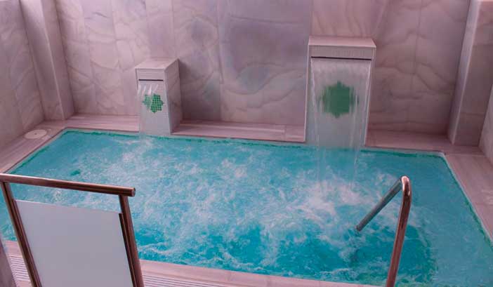 El Balneario de Alhama de Granada es uno de los balnearios de Granada más recomendables para una escapada romántca