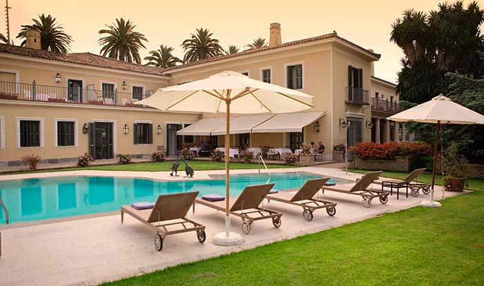 El hotel Villa Jerez es uno de los hoteles con jacuzzi en Cádiz más completos