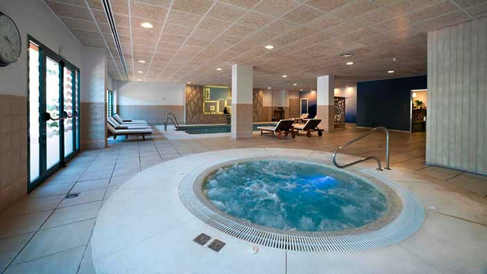 Barceló Puna Umbría Mar es un hotel con habitaciones con jacuzzi privado en Huelva