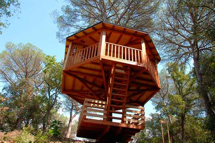 Las cabañas Dosrius ofrecen cabañas en los árboles en Cataluña ecosostenibles