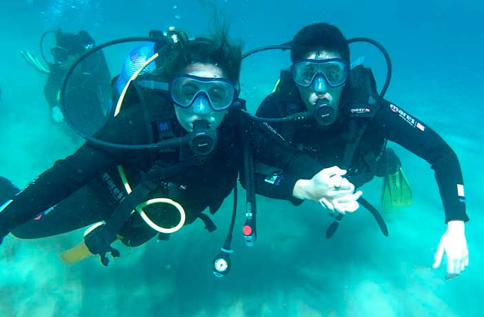Un bautismo de buceo es un plan que hacer en pareja muy original y divertido
