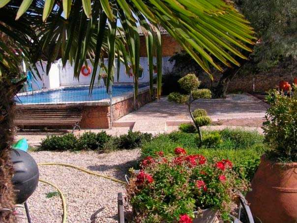 Arcas de agua es un hotel con piscina cerca de Cuenca de gestión familiar