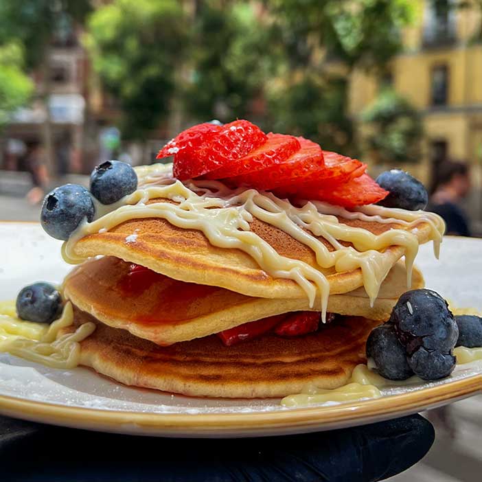 Merendar tarta es un plan romántico para hacer en pareja una tarde de invierno en Madrid
