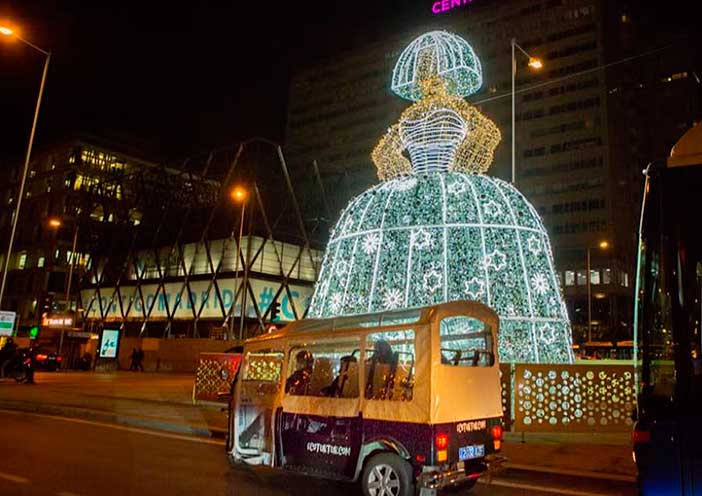 En Madrid puedes hacer un recorrido por las luces de Navidad en tuk tuk