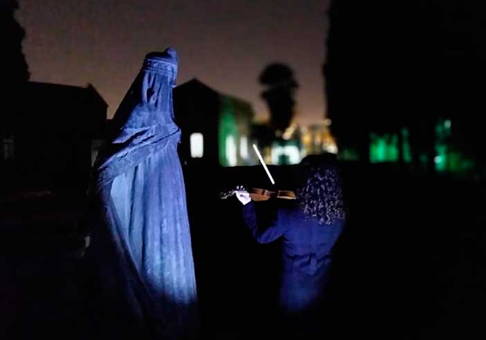 Una visita teatralizada el Cementerio de San Fernando es uno de los planes en pareja en Sevilla más originales