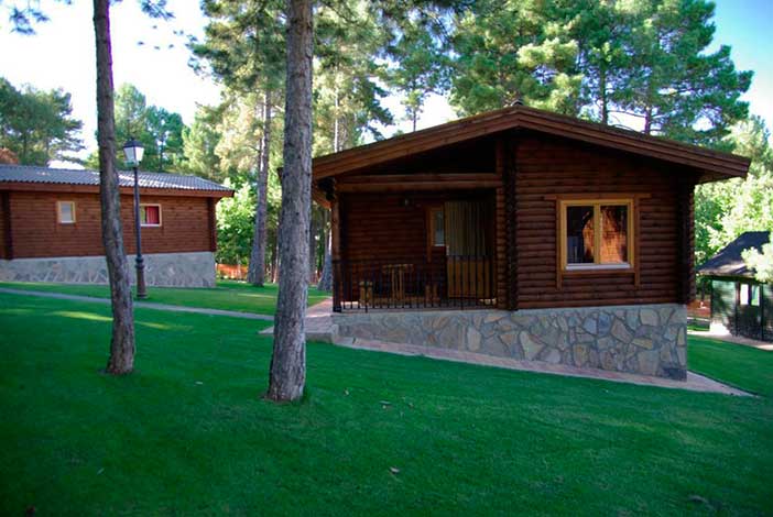 En el Camping Caravaning Cuenca tienen algunas de las mejores cabañas para parejas de Cuenca